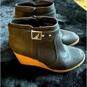 Nautica women’s size 6 1/2 black zip booties, wedges, Glady
